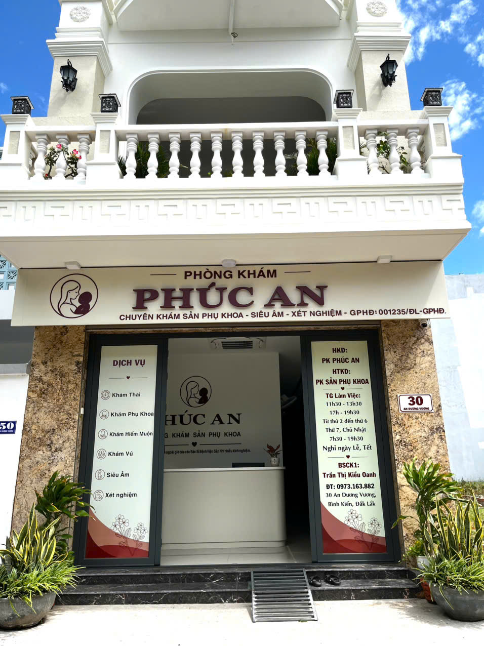 Cổng vào Phòng Khám Phúc An